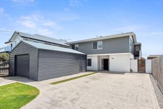 Hood Road Beach House- Hamptons inspired sleeps 9 - 8