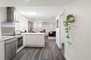 City Centre Unit Overlooking Ryrie Street! - 8