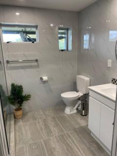 Whitianga downstairs flat with car boat parking - 6