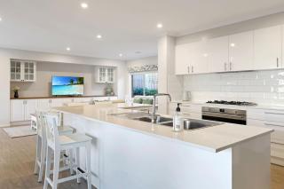 The panorama retreat- sleeps 12, aircon, brand new, great multifamily stay, beach, wineries, golf - 9