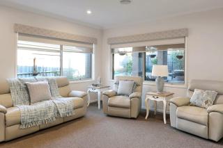 The panorama retreat- sleeps 12, aircon, brand new, great multifamily stay, beach, wineries, golf - 5