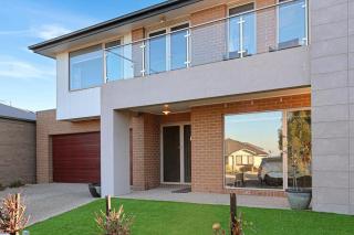 The panorama retreat- sleeps 12, aircon, brand new, great multifamily stay, beach, wineries, golf - 1