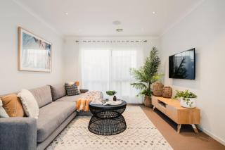 Hamptons Haven Luxe 4 bedroom, 2 bathroom, WIFI, Great for wedding stays Managed by Host On The Coast - 9