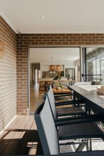 Hamptons Haven Luxe 4 bedroom, 2 bathroom, WIFI, Great for wedding stays Managed by Host On The Coast - 4