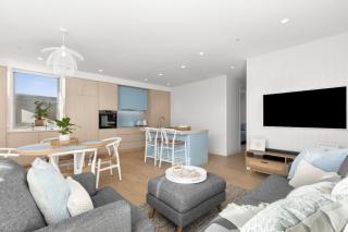 LUXE @ THE TERRACE- BRAND NEW, 250M- BEACH + TOWN! - 5