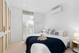 LUXE @ THE TERRACE- BRAND NEW, 250M- BEACH + TOWN! - 4