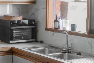 The Timber Loft Cozy 1BR Hideaway in Narre Warren - 1