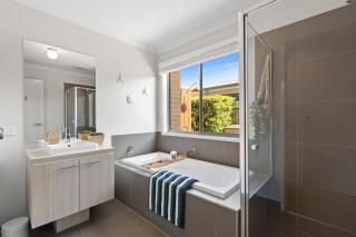 Ocean Dreams- Perfect whole family getaway! Kids Games room, Pet friendly! - 8