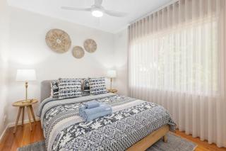The Shack- Walk to beach, sleeping 4, fireplace, pet friendly! - 7