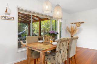 The Shack- Walk to beach, sleeping 4, fireplace, pet friendly! - 4