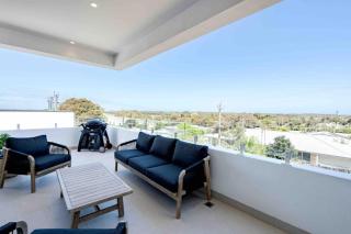 La Bella Beach House-Sleeping 9, Wood Fire, Aircon - 3