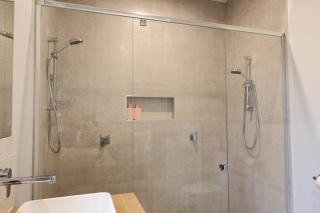 Madeley Family Getaway- Sleeping 8, central, aircon, close to shops, beach, parks, spacious - 5