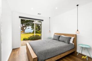 The Esplanade Indented Heads- Beach front, Luxury, Sleeps 8, Spacious, Aircon, Heating, - 6