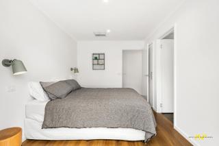 The Esplanade Indented Heads- Beach front, Luxury, Sleeps 8, Spacious, Aircon, Heating, - 1