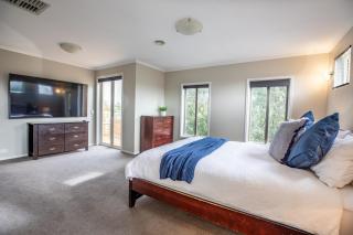 Daintree Family Getaway Huge yard Aircon Heating Sleeps 12 Parks Beaches Table Tennis - 8