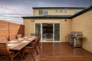 Daintree Family Getaway Huge yard Aircon Heating Sleeps 12 Parks Beaches Table Tennis - 5