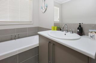 Casa Laut Family friendly short walk to the beach Pets upon agreement Sleeps 6 - 3