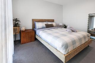 302 Penthouse Portarlington Waterfront Luxury sleeping 6 3 Queen Bedrooms 2 bathrooms Private Terrace Aircon and Heating - 2