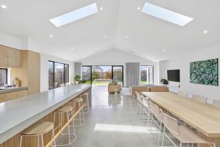 Duneview Luxe Ocean Grove Sleeps 8, 4 bedroom, aircon,heating throughout, Designer quality, Perfect wedding stay, family friendly, Beach, Park, Shops - 9