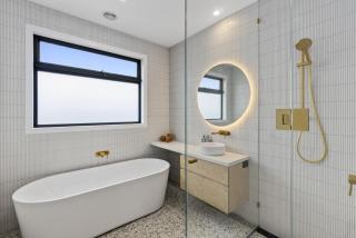 Duneview Luxe Ocean Grove Sleeps 8, 4 bedroom, aircon,heating throughout, Designer quality, Perfect wedding stay, family friendly, Beach, Park, Shops - 4