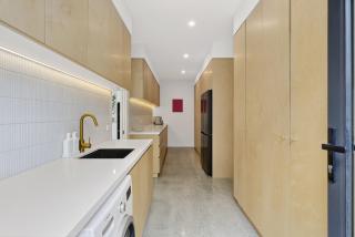 Duneview Luxe Ocean Grove Sleeps 8, 4 bedroom, aircon,heating throughout, Designer quality, Perfect wedding stay, family friendly, Beach, Park, Shops - 2