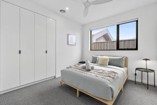Duneview Luxe Ocean Grove Sleeps 8, 4 bedroom, aircon,heating throughout, Designer quality, Perfect wedding stay, family friendly, Beach, Park, Shops - 1