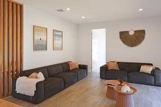 Oceans 10 Lux Beach house 5 bedroom Parking Aircon Spa Bath - Indented Head - 4