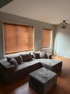 J Luxury Suites Cute & Cozy 1Br Bi Level Loft Style Apt - 2