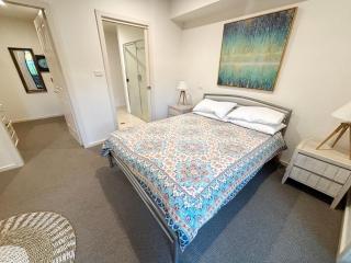 Watermark Apartment 2 - Bring your own linen. - 2