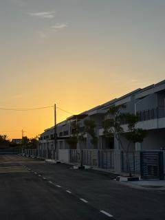 4B 3R Cozy Spacious Near Dewan Millenium Fully Aircond - 7