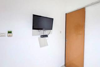 RedDoorz at Residence Bintaro - 3
