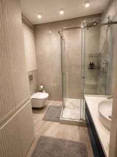 3 Rooms - 4