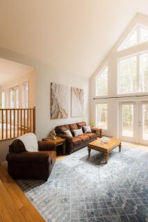 Birch Grove Chalet, Hot Tub, Golf, Private Forest - 2