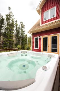 Birch Grove Chalet, Hot Tub, Golf, Private Forest - 5