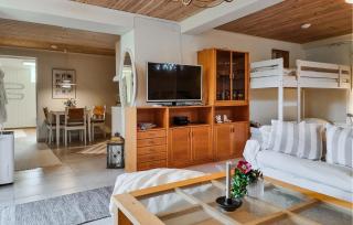 Cozy Apartment In Torslanda With Wifi - 9
