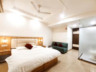 THE WHITE PREMIUM HOTEL - Smart Rooms By Organica Group - 0
