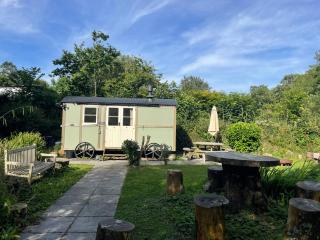 Dartmoor Secluded Shepherds Hut at The Shrubbery, River Walkham, Horrabridge, Yelverton - 5