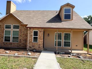 Enjoy Your Getaway in This Entire 5-Bedroom Pool Home -Sleeps up to 12 - 5