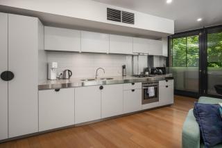City Edge 2BD with Pool and Gym - 4