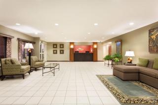 Baymont by Wyndham Dale - 8