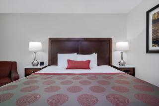 Ramada by Wyndham Minneapolis Golden Valley - 1
