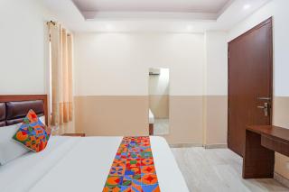 FabHotel Sapphires - Noida - 1