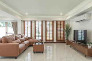 Brand-New Luxury Villa Stunning Retreat V154 - 0