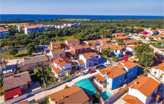 4 Bedroom Beautiful Home In Vodnjan - 2