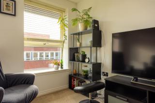 Comfy 2 Bedroom Apartment near Edinburgh City Centre - 2