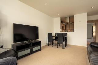 Comfy 2 Bedroom Apartment near Edinburgh City Centre - 1