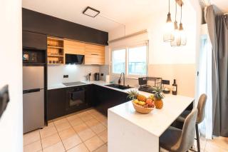 Modern Villa with Pool, 5 Min to Beach - LB3 - 9
