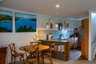 Sunny 3-Bed Family Home in Remuera with a Garden, BBQ & Free Parking - 8