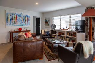 Sunny 3-Bed Family Home in Remuera with a Garden, BBQ & Free Parking - 0