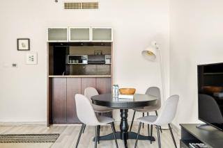 Elegant 1-Bedroom Apartment in Dubai Marina - 9